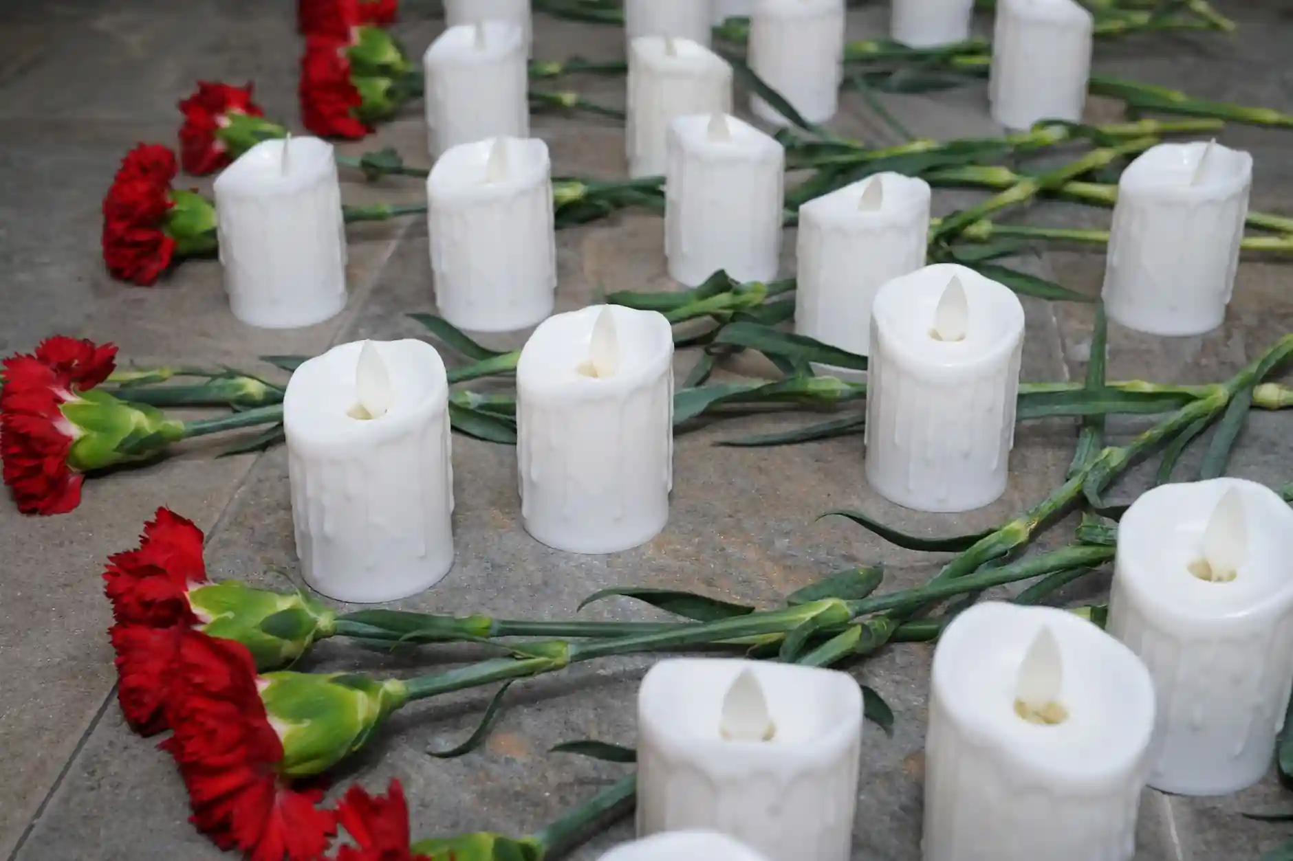 How to Moderate an Online Memorial Guestbook Respectfully memorial guida — visual about Suggested guestbook rules families can publish for How to Moderate an Online by Evaheld Memorials