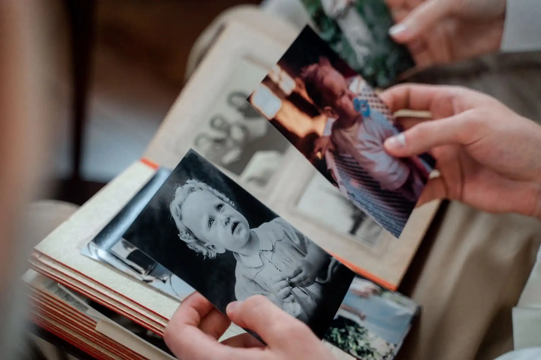 How Online Memorial Pages Work: Setup, Sharing and Tributes memorial gui — visual about 1. It starts with one organiser creating the page for How Online Memorial Pa by Evaheld Memorials