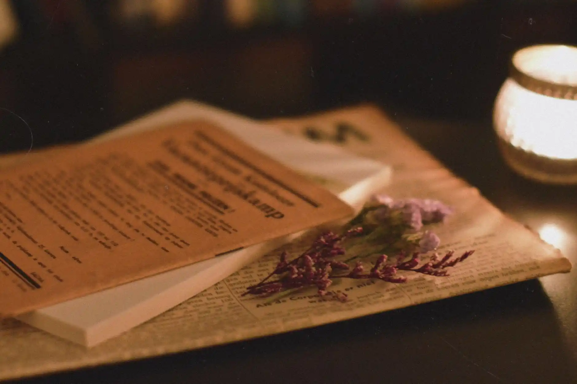 Online Memorial vs Obituary vs Tribute Page: What Is the Difference memo — visual about What each format is really for for Online Memorial vs Obituary vs Tribute Pa by Evaheld Memorials