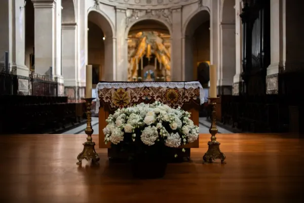 Using an Online Memorial for Funeral Details and Livestreams memorial gu — featured visual for Using an Online Memorial for Funeral Details and Livestreams by Evaheld Memorials